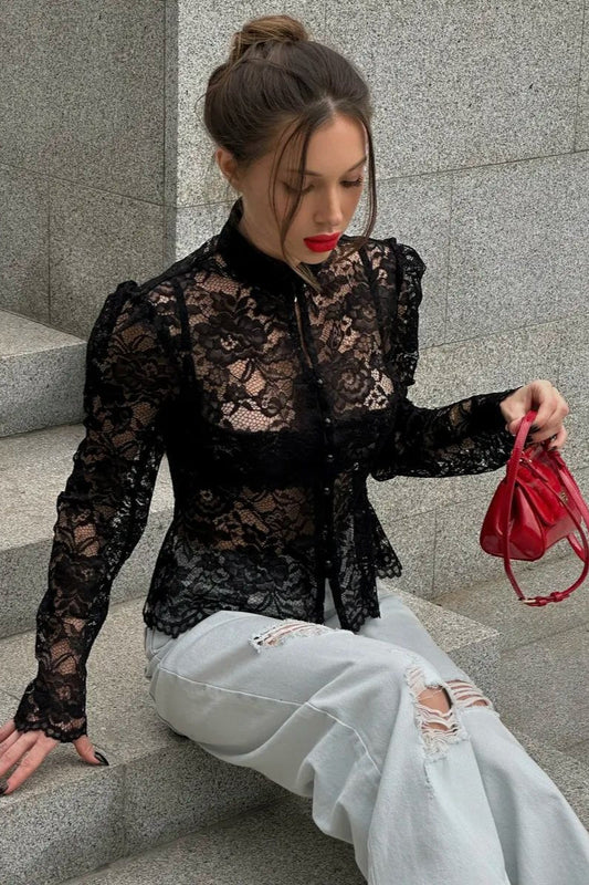 Effortlessly Elegant Blouse with a Timeless Design