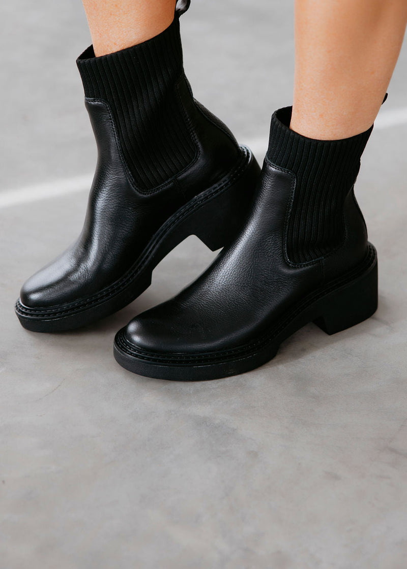 Graceful Orthopedic Boots for Modern Look