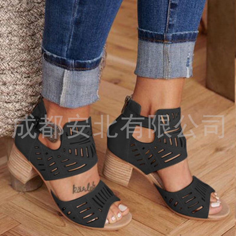Chic Orthopedic Sandals with Unique Design