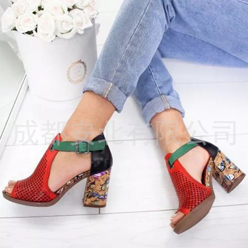 Chic Orthopedic Sandals with Unique Design
