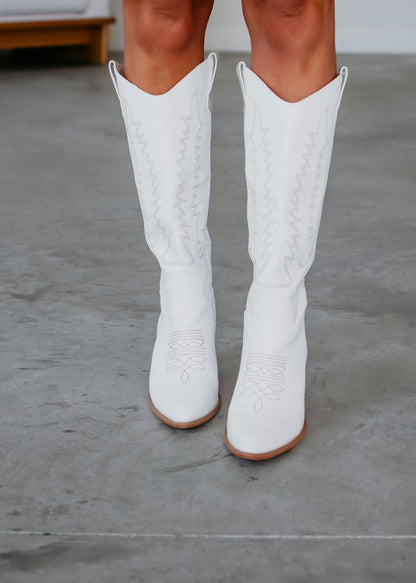 Graceful Orthopedic Boots for Modern Look