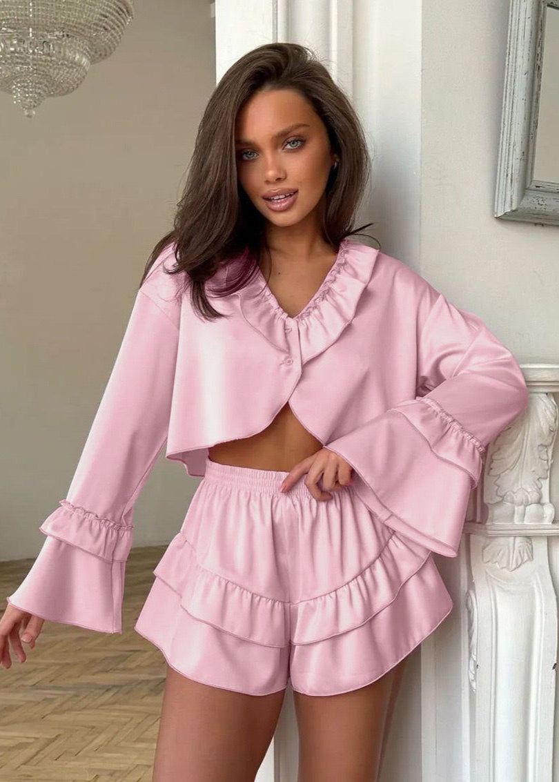 Well Tailored Top with a Graceful Silhouette