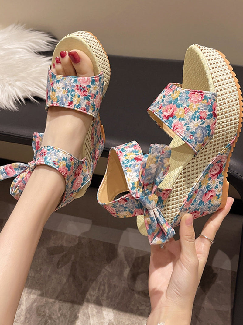Chic Orthopedic Sandals with Unique Design