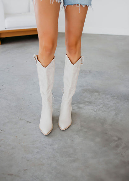 Graceful Orthopedic Boots for Modern Look