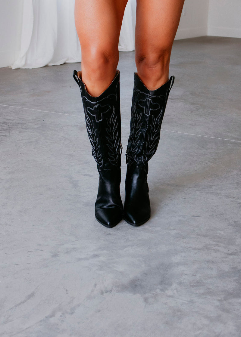 Graceful Orthopedic Boots for Modern Look