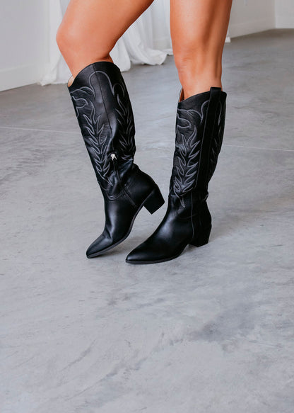 Graceful Orthopedic Boots for Modern Look