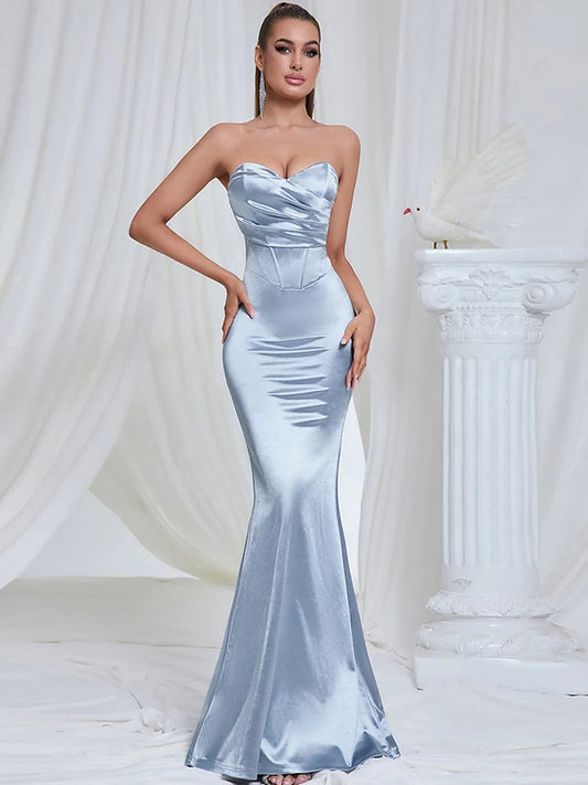Sophisticated Garment with a Clean Classic Look