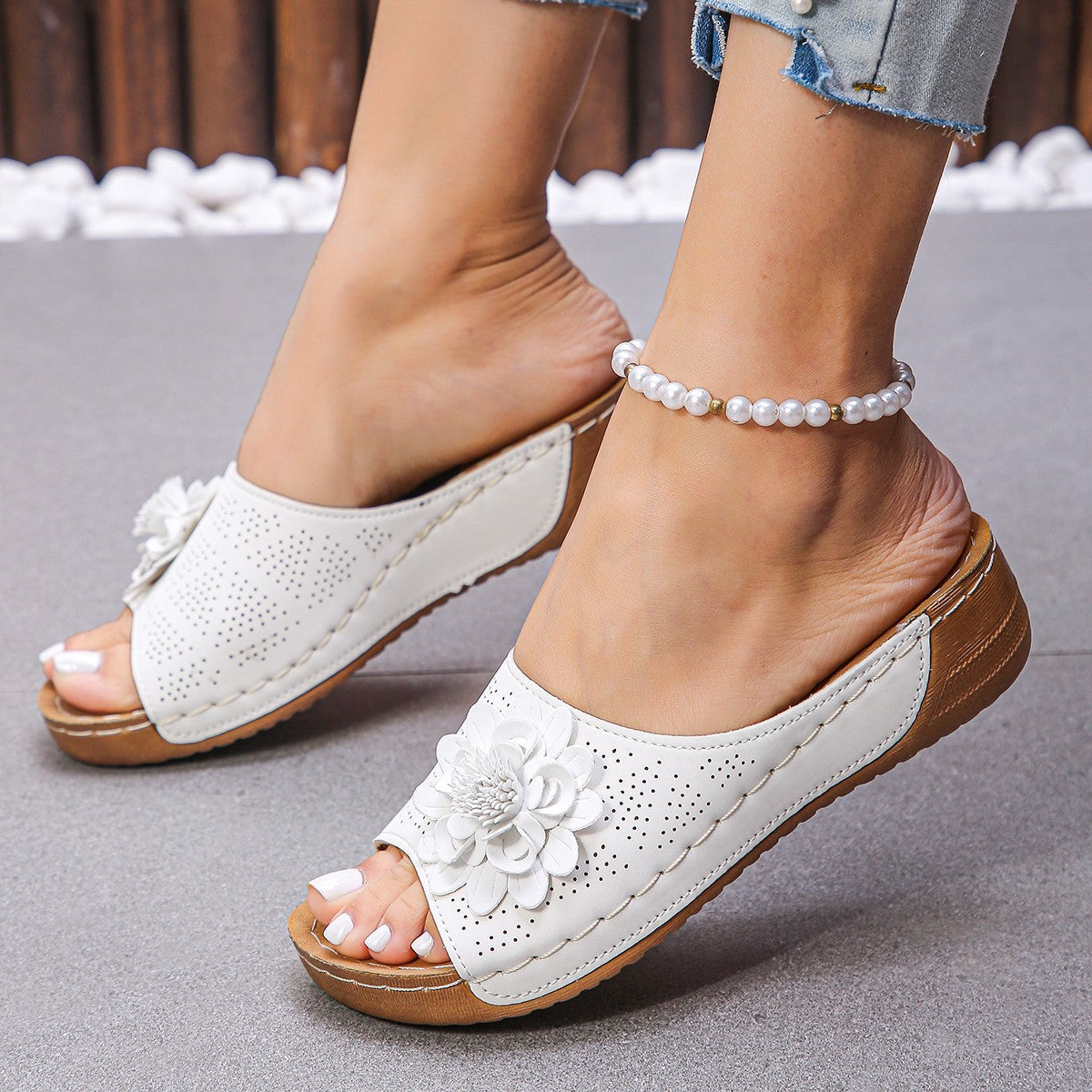 Chic Orthopedic Sandals with Unique Design