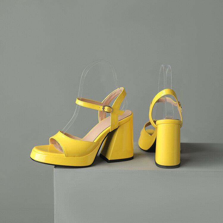 Graceful Orthopedic Sandals for Modern Look