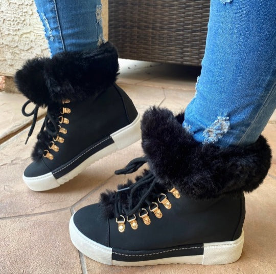 Graceful Orthopedic Boots for Modern Look