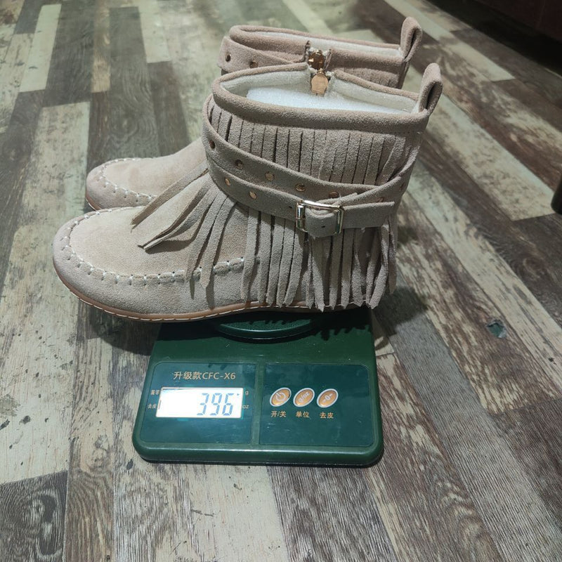 Graceful Orthopedic Boots for Modern Look