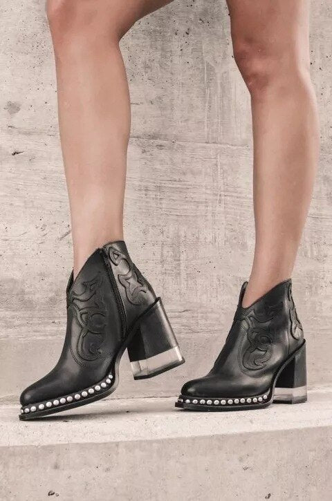 Graceful Orthopedic Boots for Modern Look