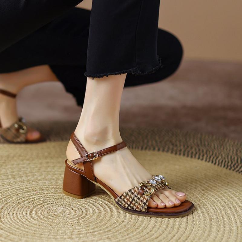 Graceful Orthopedic Sandals for Modern Look