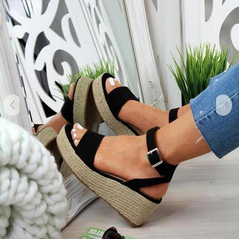 Chic Orthopedic Sandals with Unique Design