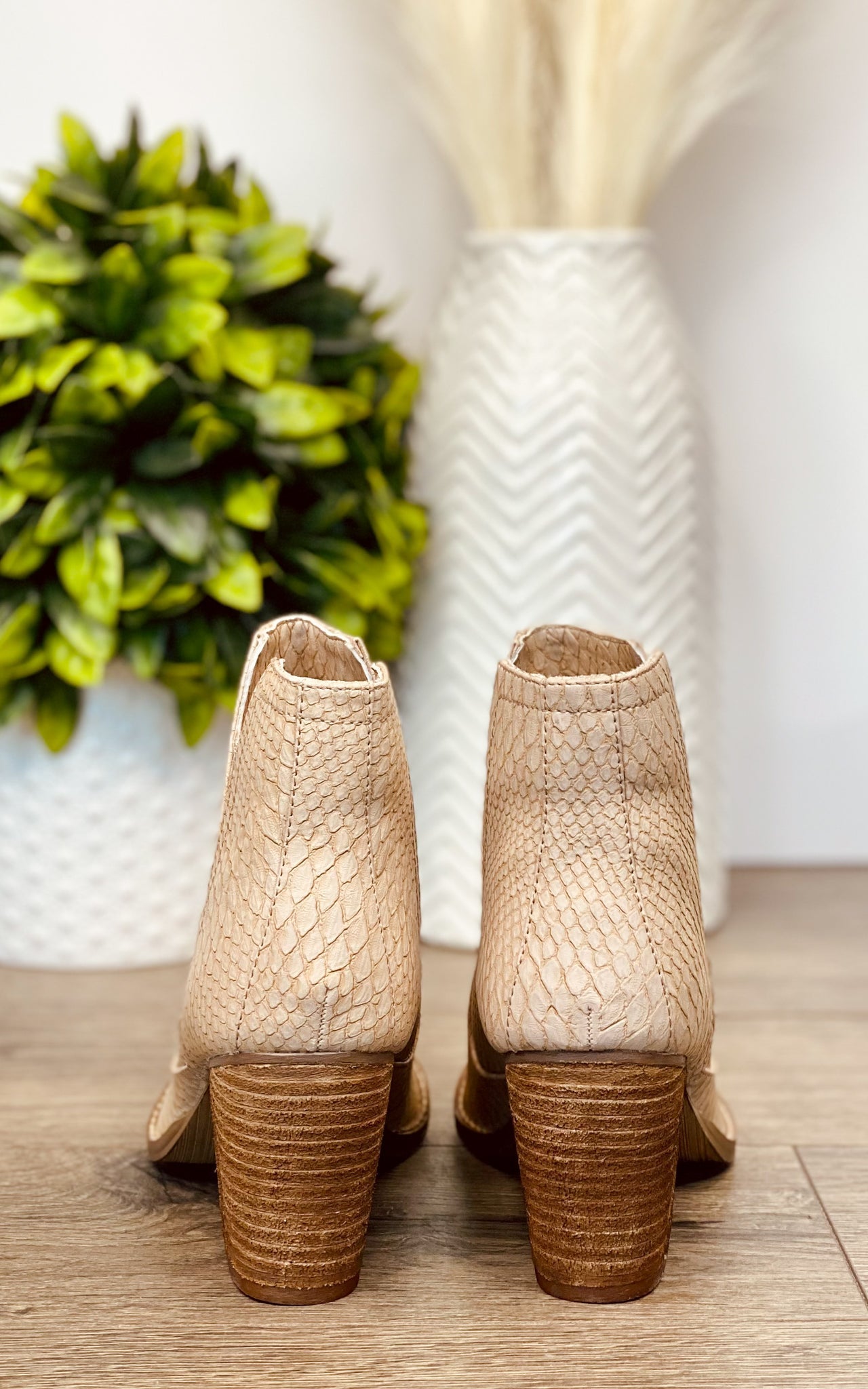 Graceful Orthopedic Shoes for Modern Look