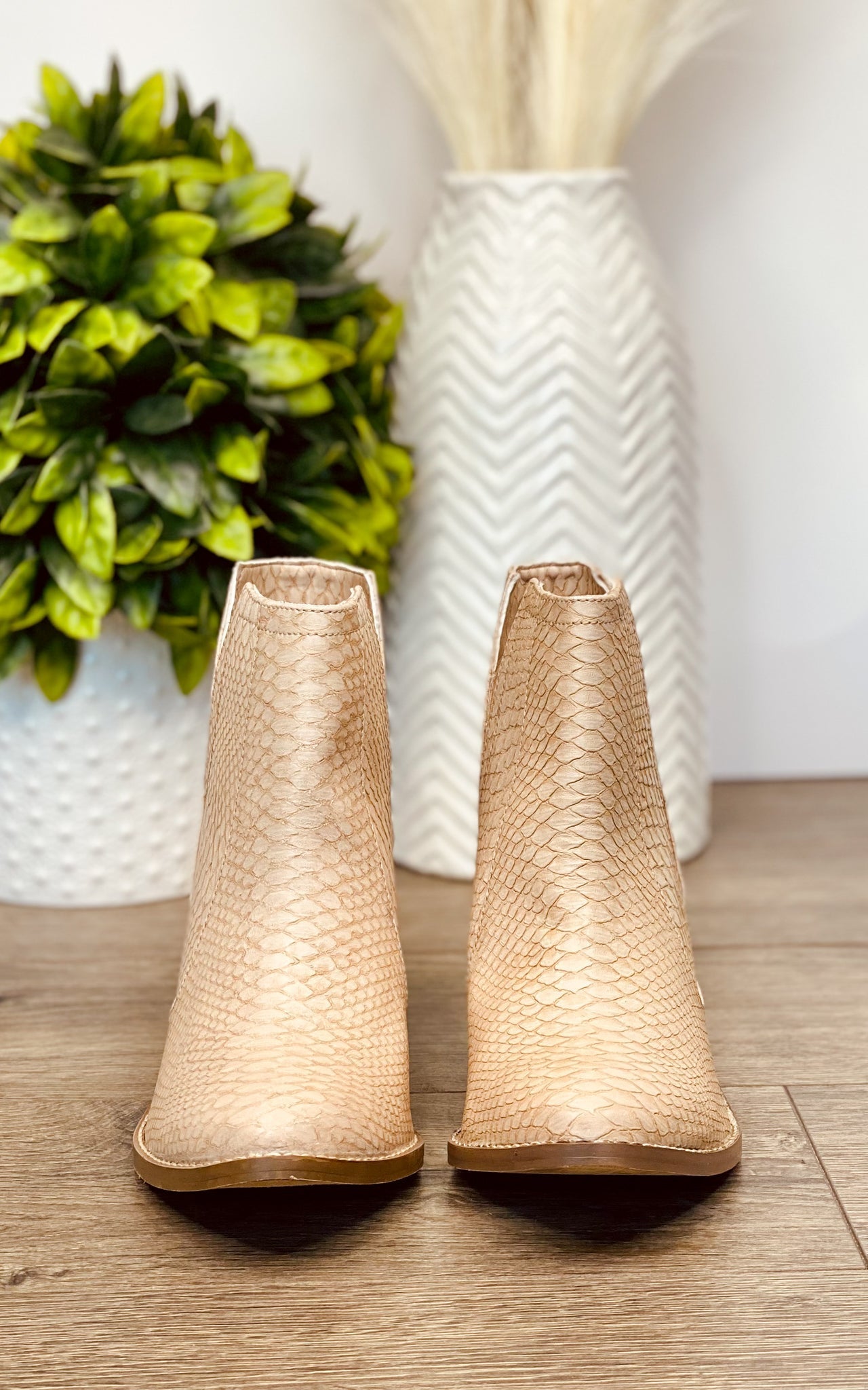 Graceful Orthopedic Shoes for Modern Look