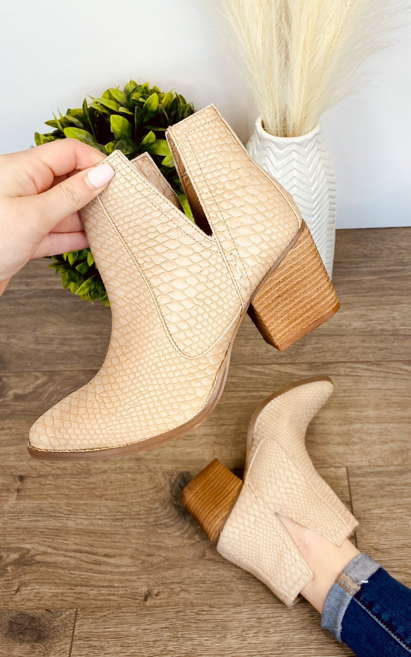 Graceful Orthopedic Shoes for Modern Look