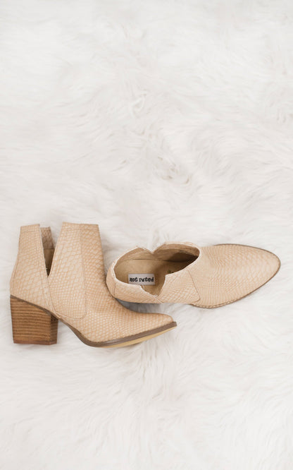 Graceful Orthopedic Shoes for Modern Look
