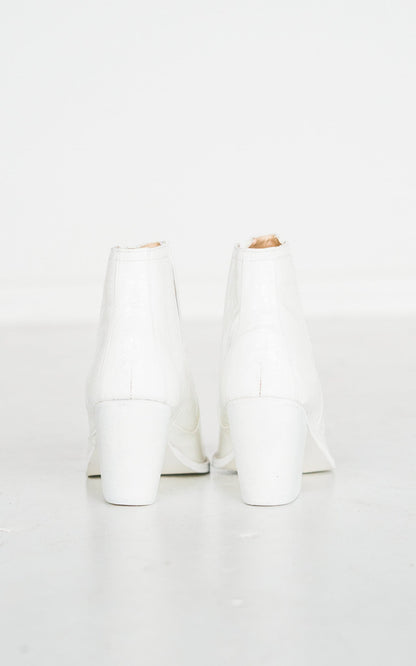 Chic Orthopedic Boots with Unique Design